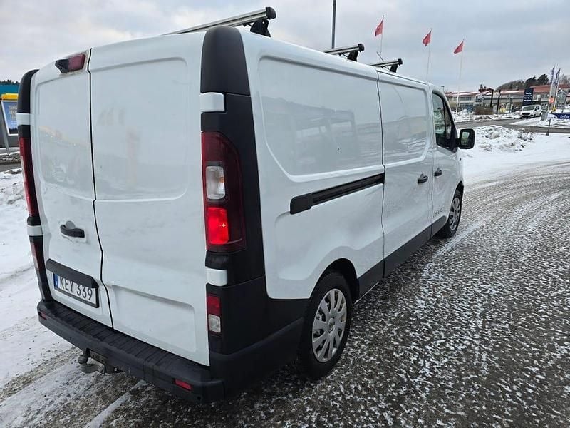 Begagnad Renault Trafic 120 HK (88 kW) 2016 Minibuss