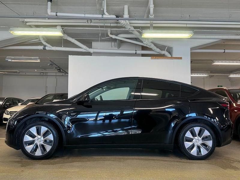 Begagnad Tesla Model Y Standard Range 250 kW (340 HK) 2022 Svart SUV