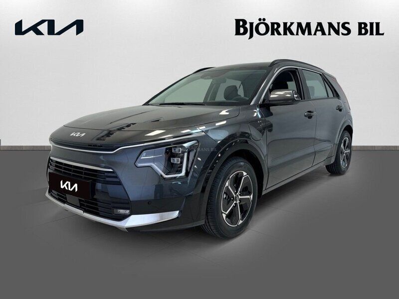 Grå (/agt/ interstellar grey) Ny 2024 Kia Niro 2 SUV | 363 426 kr - Bild 1/4