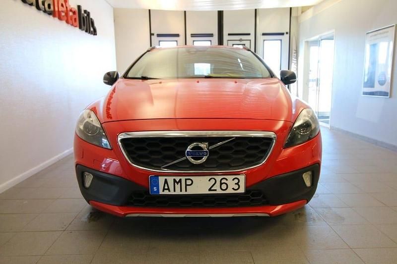 Begagnad Volvo V40 CC 180 HK (132 kW) 2013 Röd Kombi