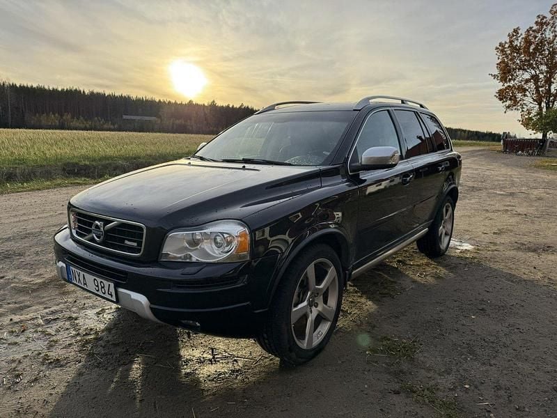 Svart Begagnad 2014 Volvo XC90 R-Design SUV | 130 000 kr (Marknadspris) - Bild 1/4