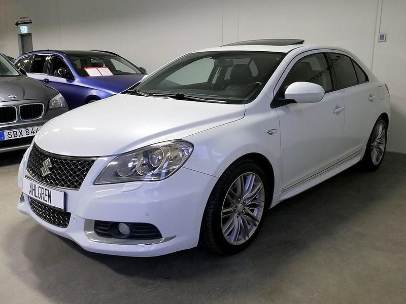 Begagnad Suzuki Kizashi 178 HK (130 kW) 2010 Vit Sedan