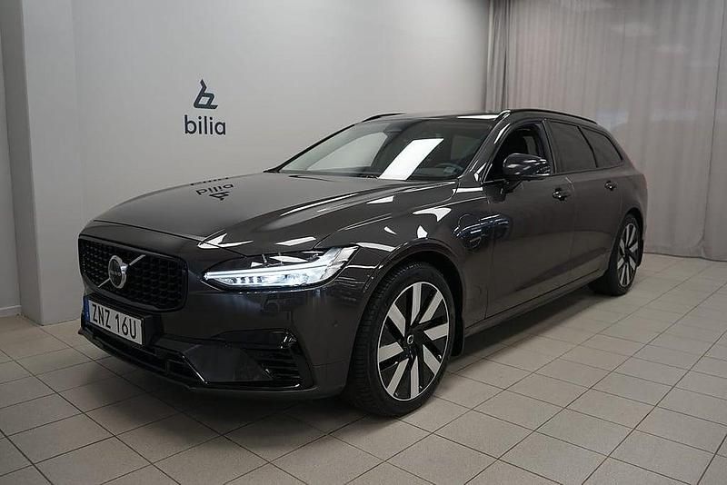 Grå Begagnad 2025 Volvo V90 Plus Kombi | 459 900 kr (Bra pris) - Bild 1/3