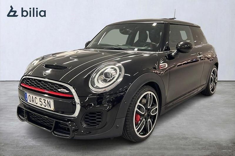 Svart Begagnad 2019 Mini John Cooper Works Halvkombi | 259 000 kr (Marknadspris) - Bild 1/4
