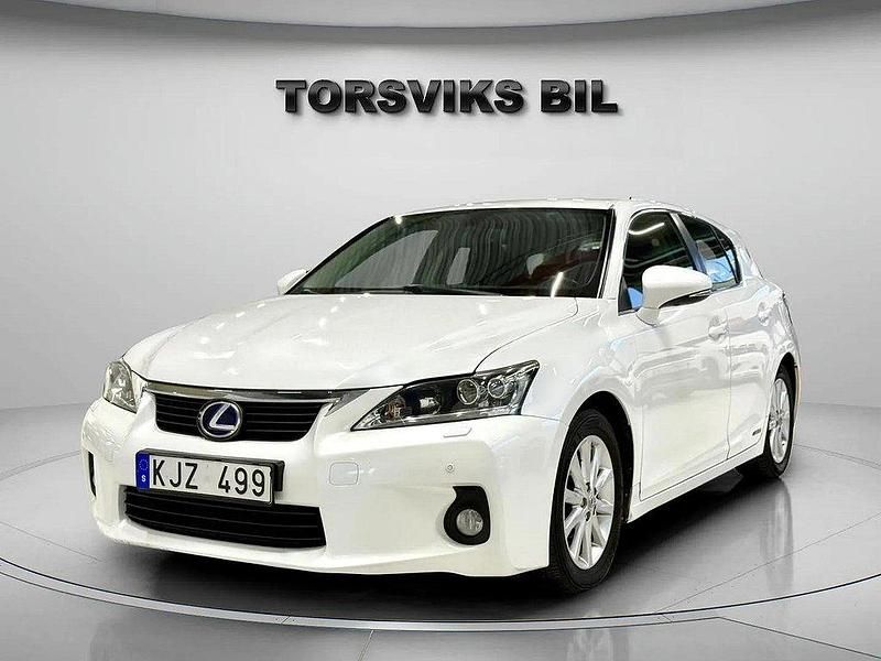 Vit Begagnad 2011 Lexus CT200h Halvkombi | 69 900 kr - Bild 1/4