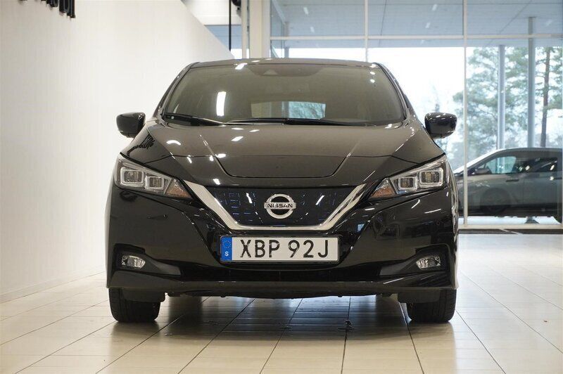 Begagnad Nissan Leaf N-Connecta 160 kW (218 HK) 2021 Svart Halvkombi