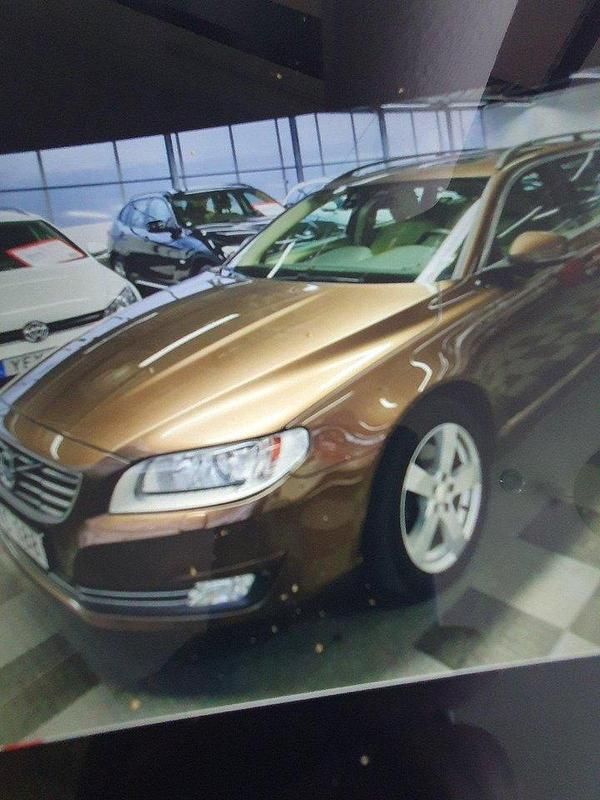 Brun Begagnad 2016 Volvo V70 Momentum Kombi | 139 000 kr (Marknadspris) - Bild 1/4