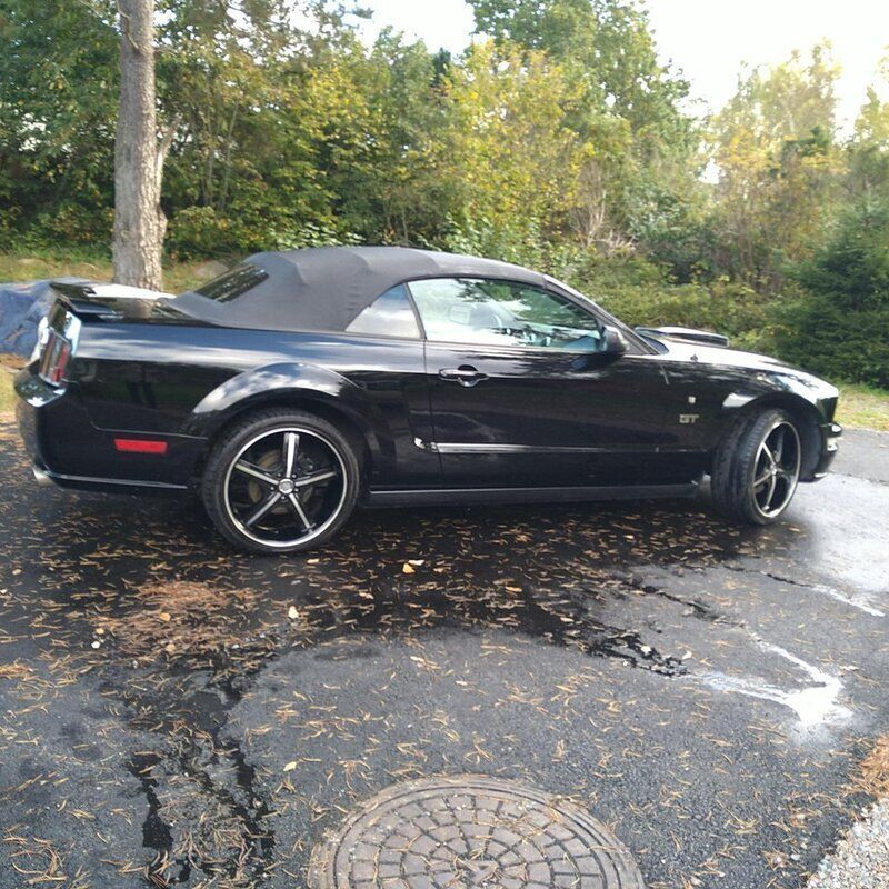 Svart Begagnad 2005 Ford Mustang GT Convertible Cab | 180 000 kr (Superpris) - Bild 1/4