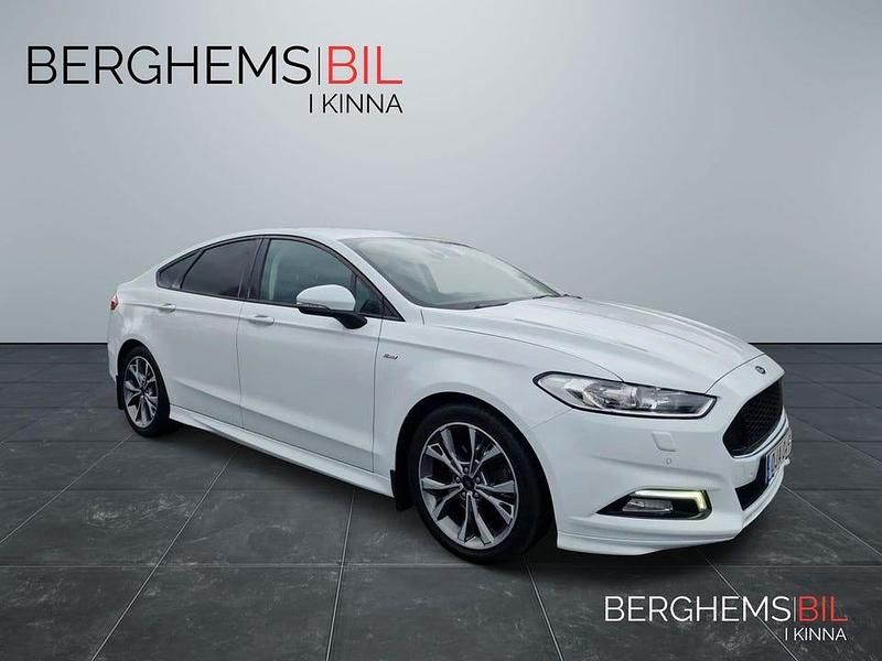 Vit Begagnad 2017 Ford Mondeo ST-Line Halvkombi | 164 900 kr (Marknadspris) - Bild 1/4