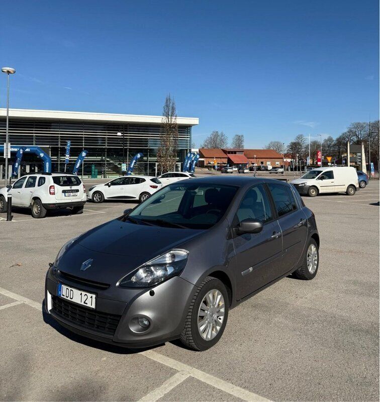 Grå Begagnad 2011 Renault Clio R.S. Halvkombi | 48 000 kr (Lite dyr) - Bild 1/4