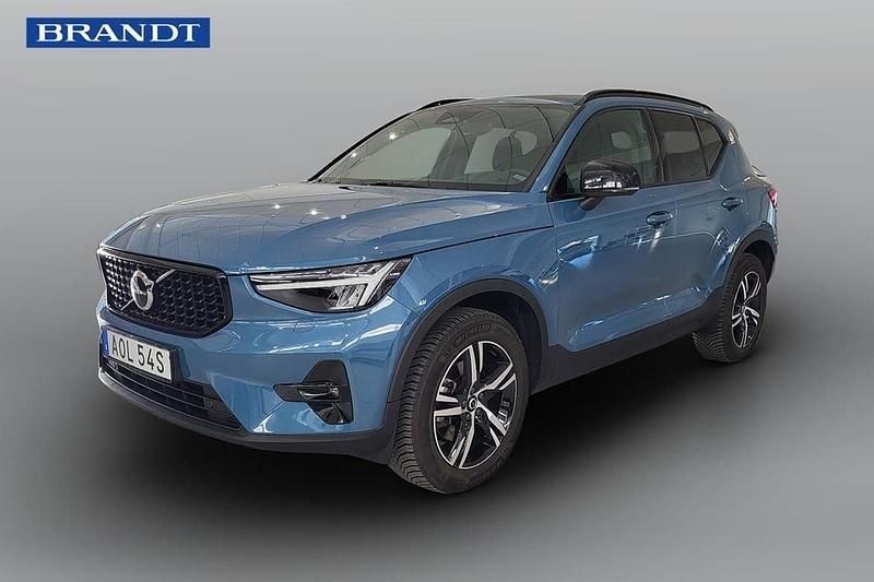 Blå Begagnad 2024 Volvo XC40 Plus SUV | 399 900 kr (Lite dyr) - Bild 1/4