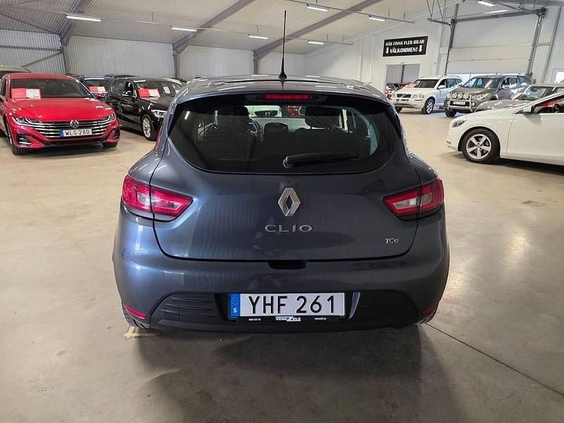 Begagnad Renault Clio IV Zen 90 HK (66 kW) 2016 Grå (grå metallic) Halvkombi
