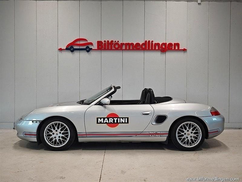 Silver samma som bilen Begagnad 2000 Porsche Boxster Cab | 109 900 kr (Superpris) - Bild 1/4