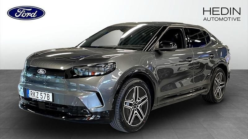 Grå (grey) Ny 2025 Ford Capri Premium SUV | 638 000 kr (Marknadspris) - Bild 1/4
