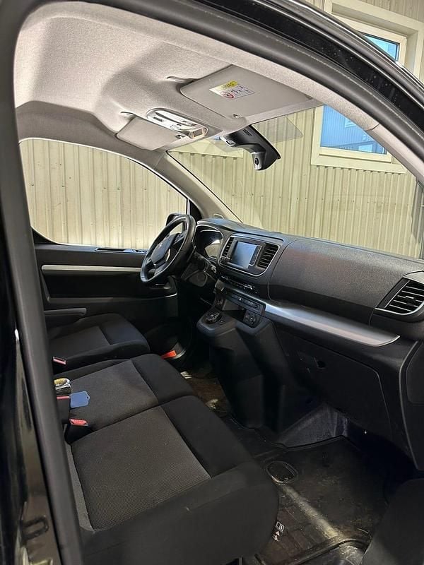 Begagnad Peugeot Expert 177 HK (130 kW) 2023 Van