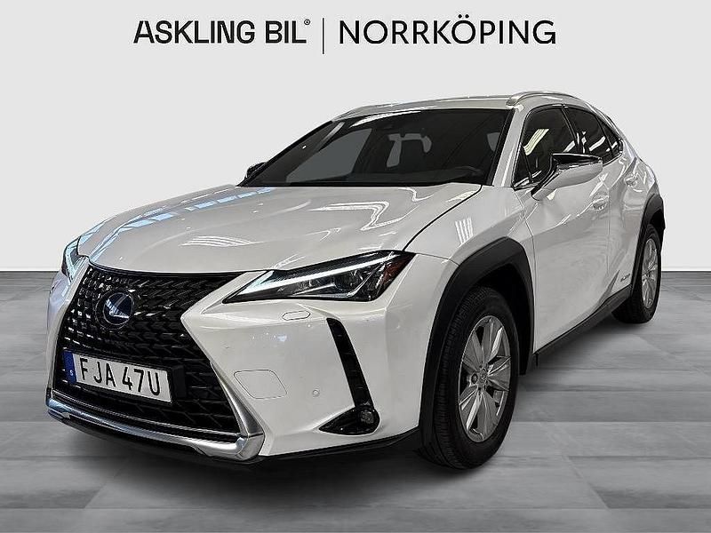 Vit Begagnad 2019 Lexus UX 250h SUV | 239 000 kr (Marknadspris) - Bild 1/4