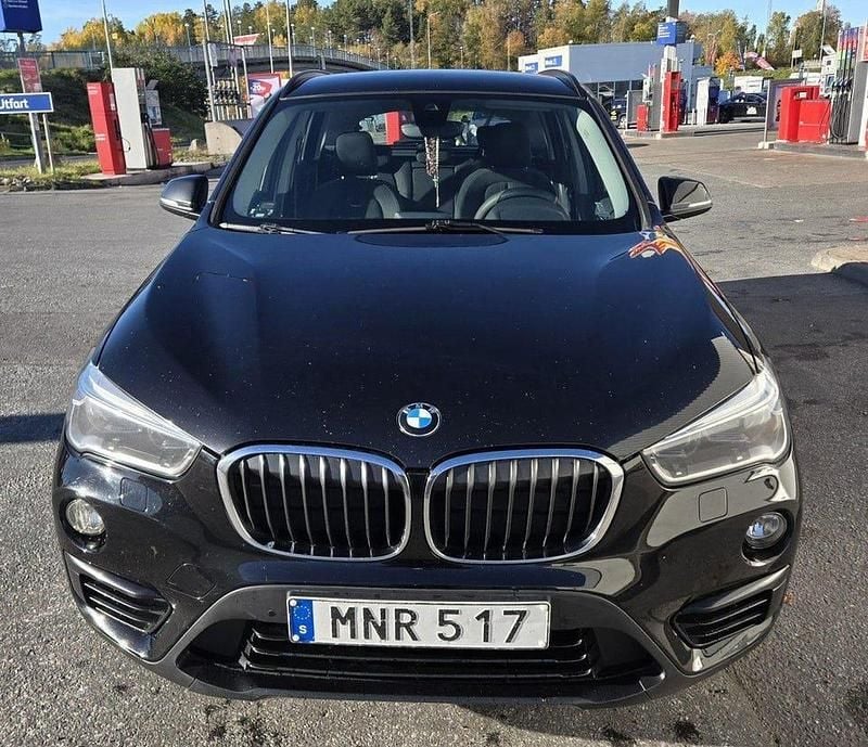 Svart Begagnad 2016 BMW X1 Sport Line SUV | 119 000 kr - Bild 1/4