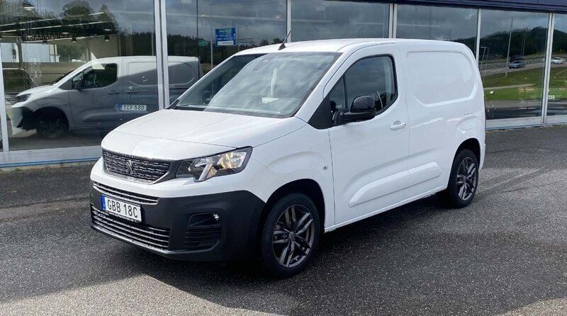 Vit Begagnad 2021 Peugeot Partner Minibuss | 199 500 kr (Lite dyr) - Bild 1/4