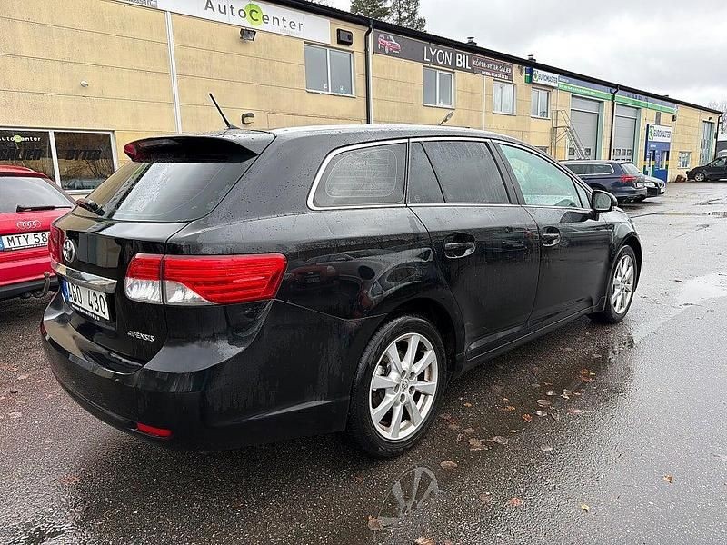 Begagnad Toyota Avensis Business Edition 124 HK (91 kW) 2012 Svart Kombi