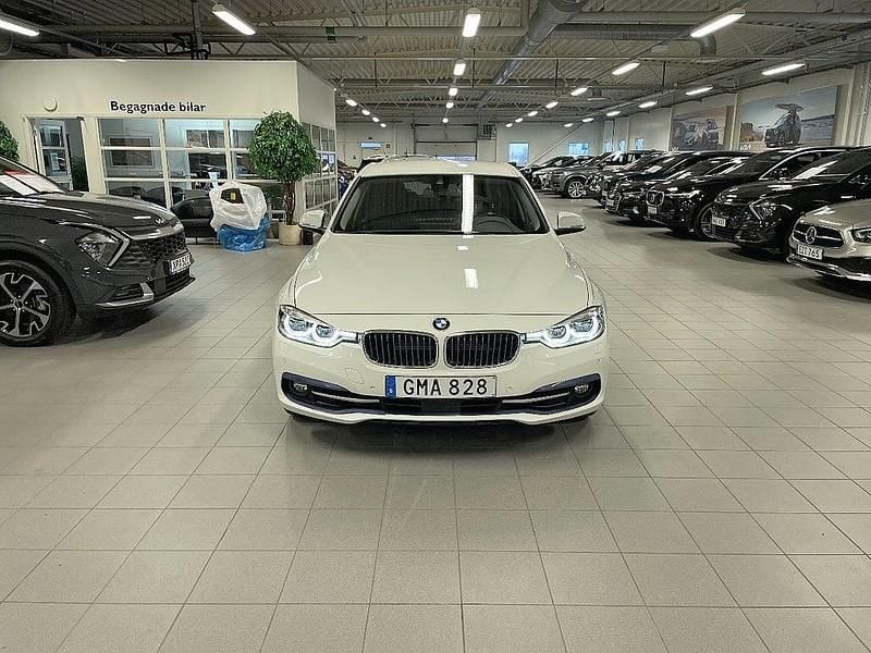 Begagnad BMW 330e Sport Line 184 HK (135 kW) 2017 Vit Sedan