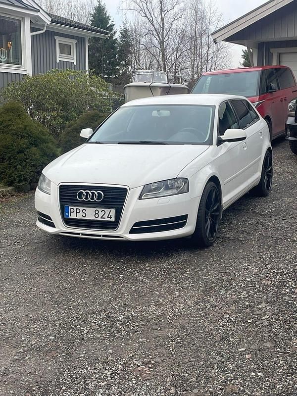 Begagnad 2012 Audi A3 Sportback Halvkombi | 79 000 kr (Marknadspris) - Bild 1/4