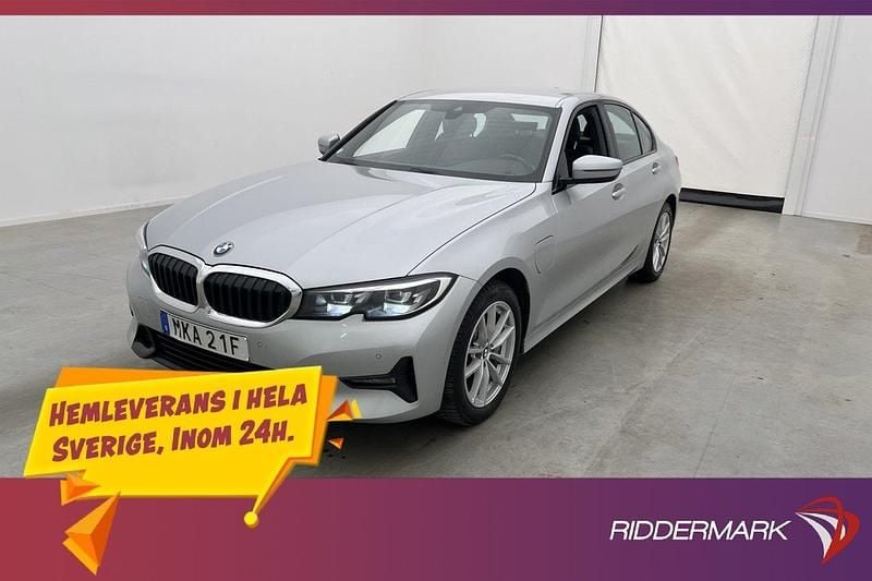 Silver Begagnad 2020 BMW 330e Sport Line Sedan | 259 900 kr (Superpris) - Bild 1/3