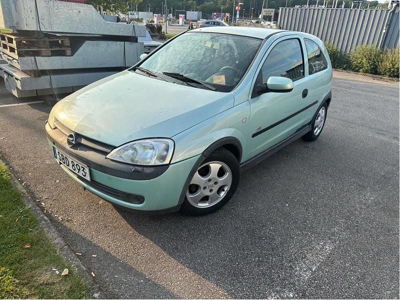 Grön Begagnad 2001 Opel Corsa Halvkombi | 12 000 kr - Bild 1/4