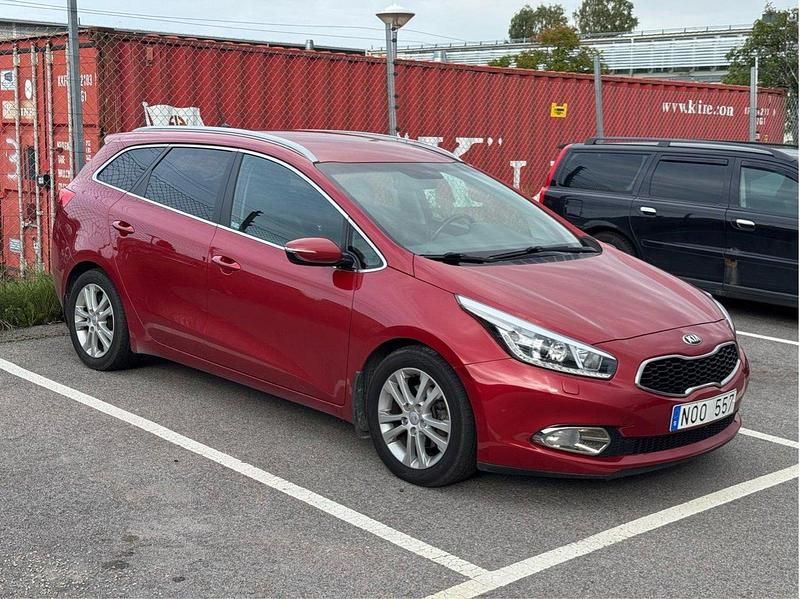 Röd Begagnad 2013 Kia Ceed Kombi | 65 000 kr (Marknadspris) - Bild 1/4