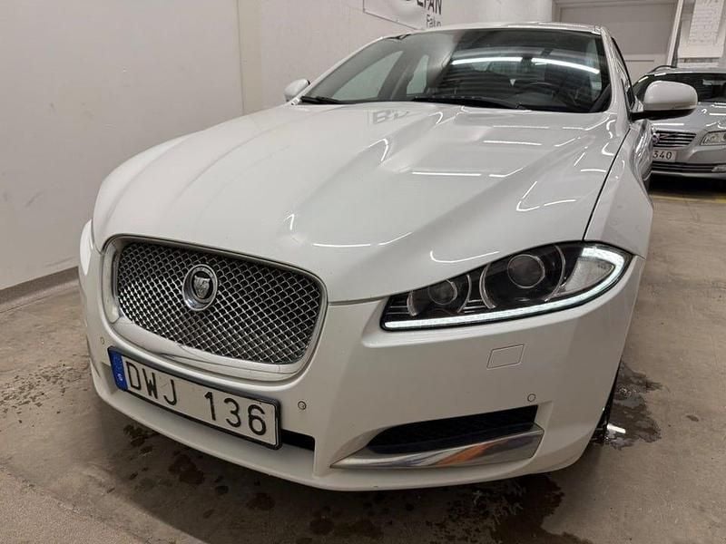 Begagnad Jaguar XF 200 HK (147 kW) 2013 Vit