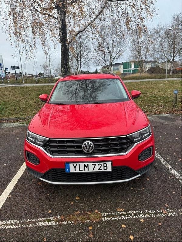 Röd Begagnad 2020 VW T-Roc SUV | 219 900 kr (Marknadspris) - Bild 1/4