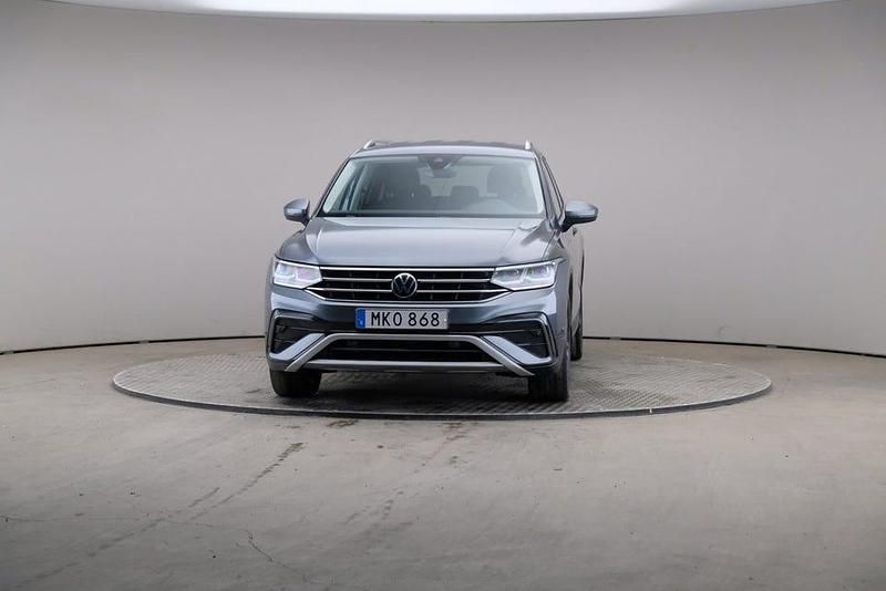 Begagnad VW Tiguan Allspace 200 HK (147 kW) 2022 Grå SUV