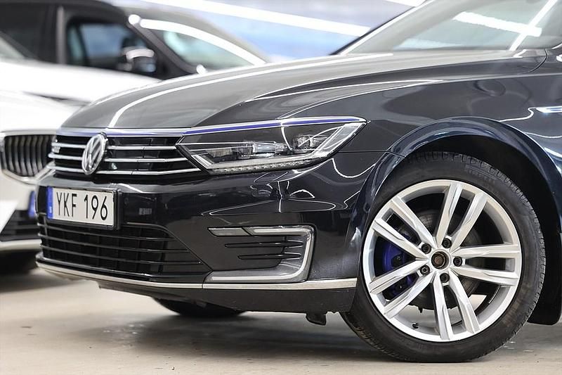 Begagnad VW Passat GTE 218 HK (160 kW) 2017 Svart Kombi