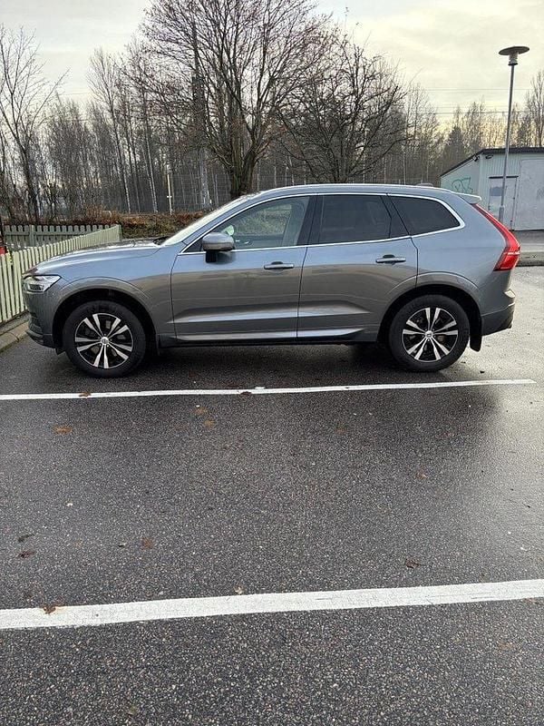 Grå Begagnad 2020 Volvo XC60 Momentum SUV | 329 000 kr (Bra pris) - Bild 1/4