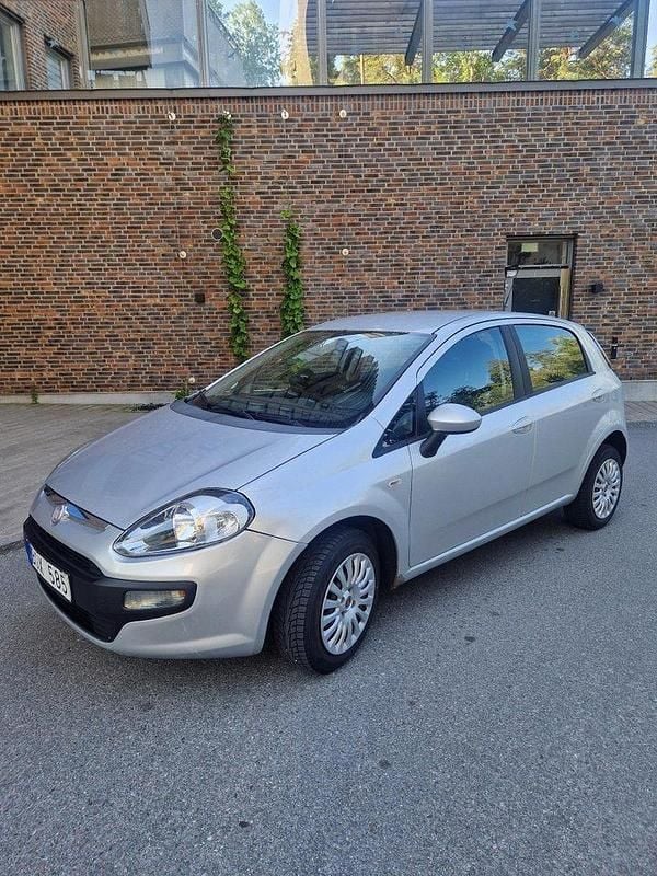 Silver Begagnad 2010 Fiat Punto Evo Halvkombi | 30 000 kr - Bild 1/4