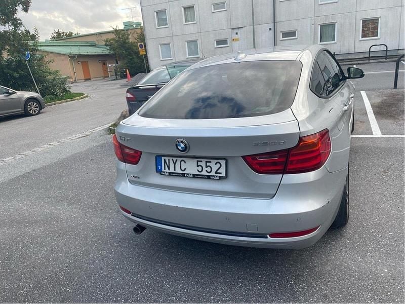 Silver Begagnad 2014 BMW 320 Gran Turismo Sport Line Halvkombi | 130 000 kr (Superpris) - Bild 1/3