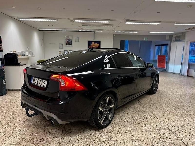 Begagnad Volvo S60 R-Design 181 HK (133 kW) 2013 Svart Sedan