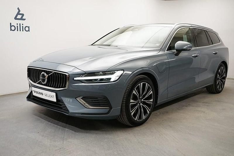 Begagnad Volvo V60 Core 253 HK (186 kW) 2022 Grå Kombi