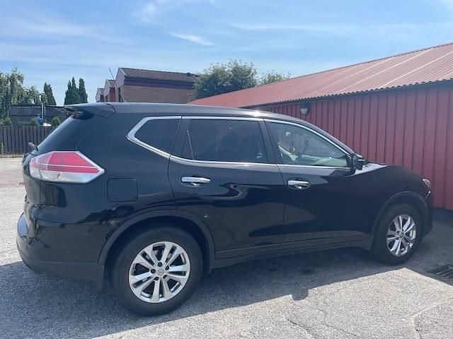 Svart Begagnad 2015 Nissan X-Trail SUV | 135 000 kr (Lite dyr) - Bild 1/4