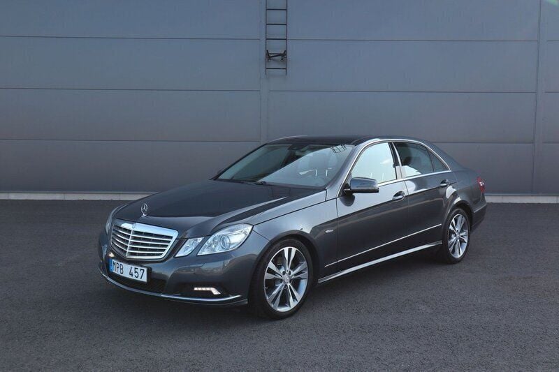 Mörkgrå Begagnad 2010 Mercedes E350 Sedan | 149 000 kr (Marknadspris) - Bild 1/4