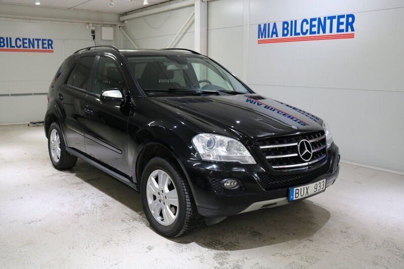 Svart Begagnad 2009 Mercedes ML320 SUV | 125 000 kr (Marknadspris) - Bild 1/3