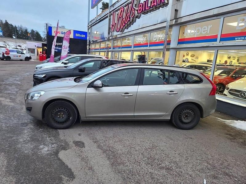 Begagnad Volvo V60 Kinetic 163 HK (119 kW) 2011 Sandmet Kombi