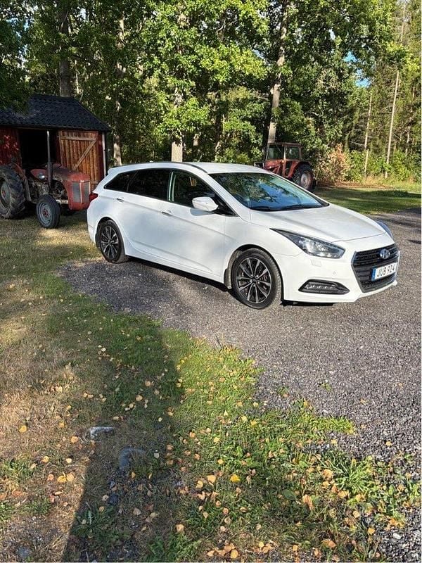 Vit Begagnad 2016 Hyundai i40 Kombi | 99 000 kr (Bra pris) - Bild 1/4