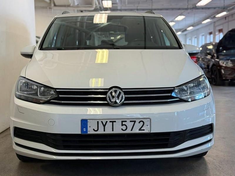 Begagnad VW Touran 150 HK (110 kW) 2016 Vit Minibuss