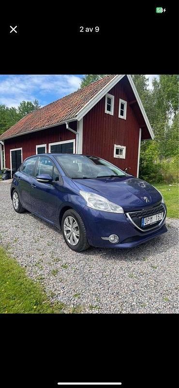 Blå Begagnad 2012 Peugeot 208 Halvkombi | 42 000 kr (Marknadspris) - Bild 1/4