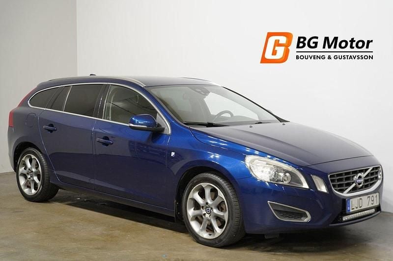 Blå Begagnad 2011 Volvo V60 Ocean Race Kombi | 124 600 kr (Marknadspris) - Bild 1/4