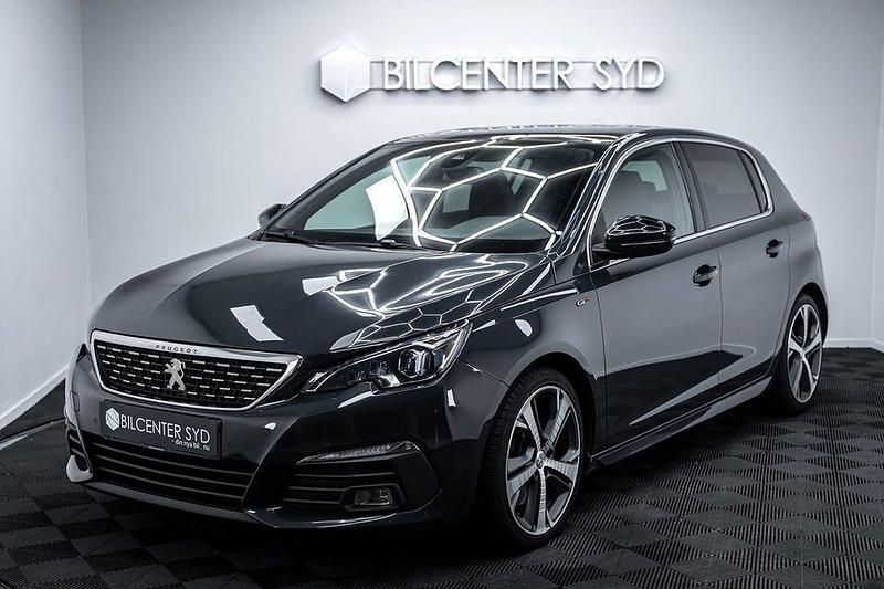 Mörkgrå (grå) Begagnad 2019 Peugeot 308 GT Halvkombi | 179 900 kr (Marknadspris) - Bild 1/4