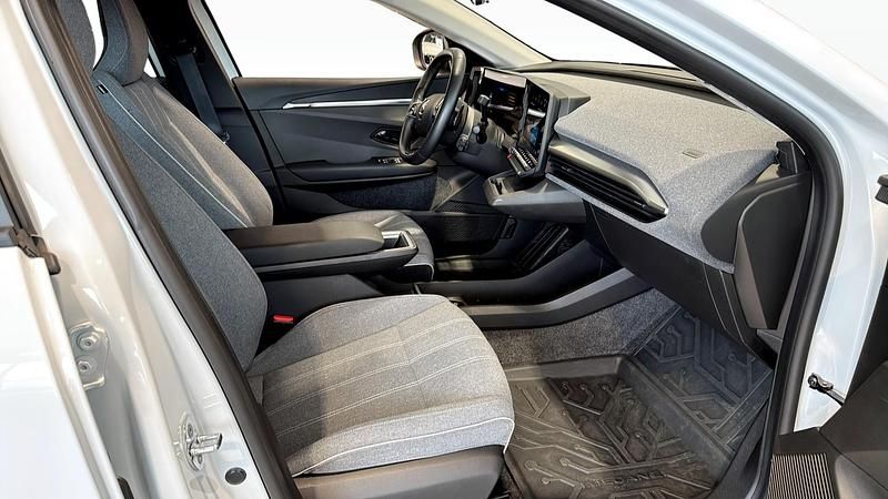 Begagnad Renault Megane E-Tech Equilibre 95 kW (130 HK) 2022 Halvkombi