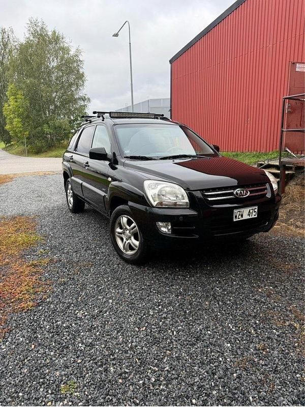 Svart Begagnad 2005 Kia Sportage 4 SUV | 27 000 kr (Bra pris) - Bild 1/3