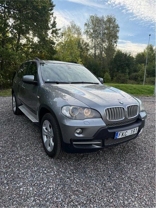 Grå Begagnad 2008 BMW X5 Sport Line SUV | 109 000 kr (Superpris) - Bild 1/4