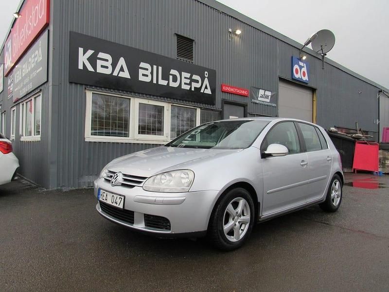 Begagnad VW Golf VI Trendline 105 HK (77 kW) 2008 Silver Halvkombi